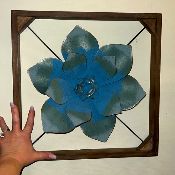 *KEPT 16x16 Elegant 3D wood and metal flower wall hanging Kirkland’s - Picture 6 of 7